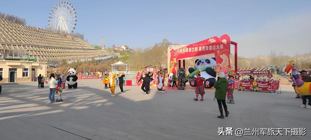 晚年静好，年味安然
 
每逢新春佳节，总有人问我，整日宅在家中，可会觉得寂寞？于