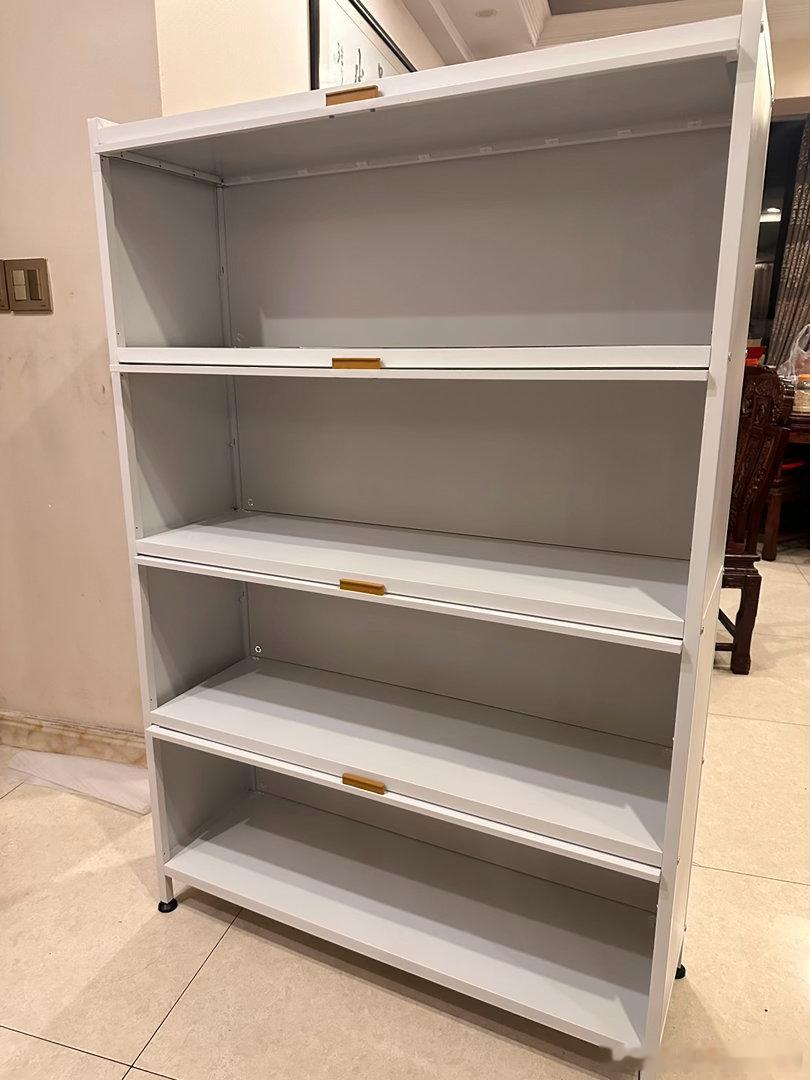 网购了个铁皮柜，很不错👍也很牢固。居然比之前买的塑料的便宜。非常适合收纳！累了