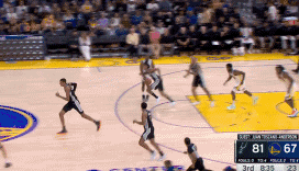 文班亚马反击重扣，吓得库里慌忙躲开
北京时间10月21日，马刺与勇士的季前赛来到