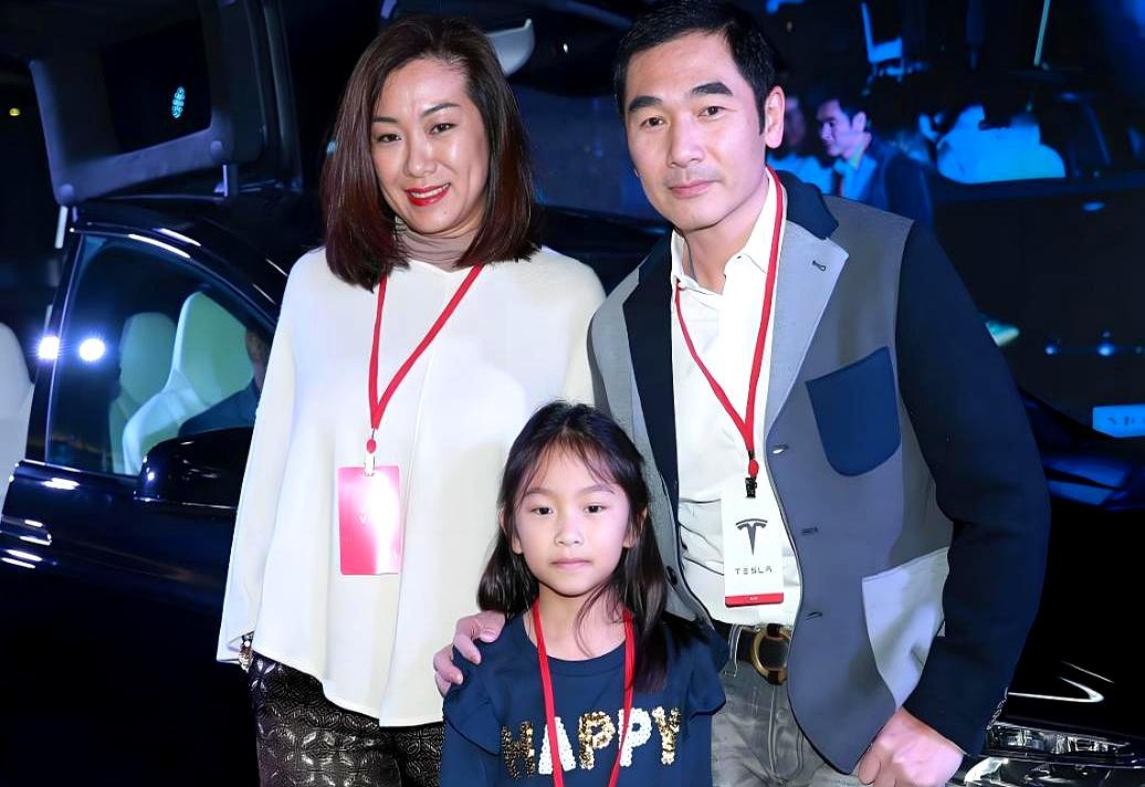 为了一个口口声声说“不婚不育”的男人，你愿意天天定闹钟吃药，整整坚持12年吗？