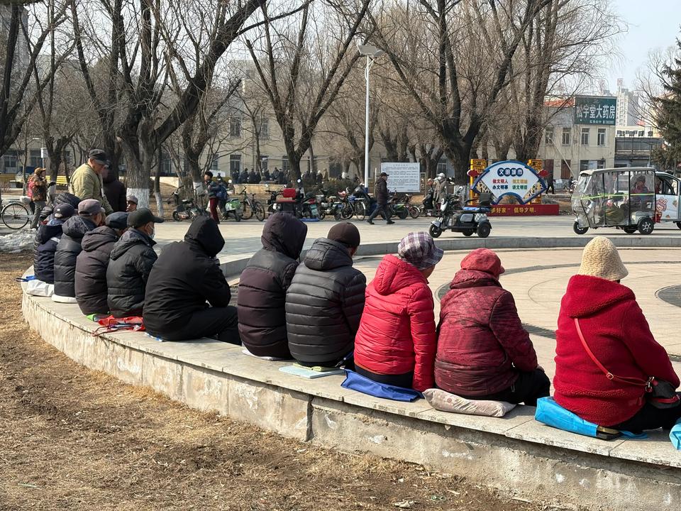 公园里两个老人的对话吸引了我，看来不同的思维方式确实决定了每个人不同的精气神啊！