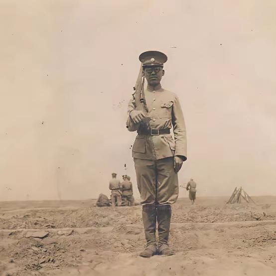 1931年，一位车夫拉着一装满烂猪肠、烂羊肚的棺木送到根据地。战士们被熏得喘不过