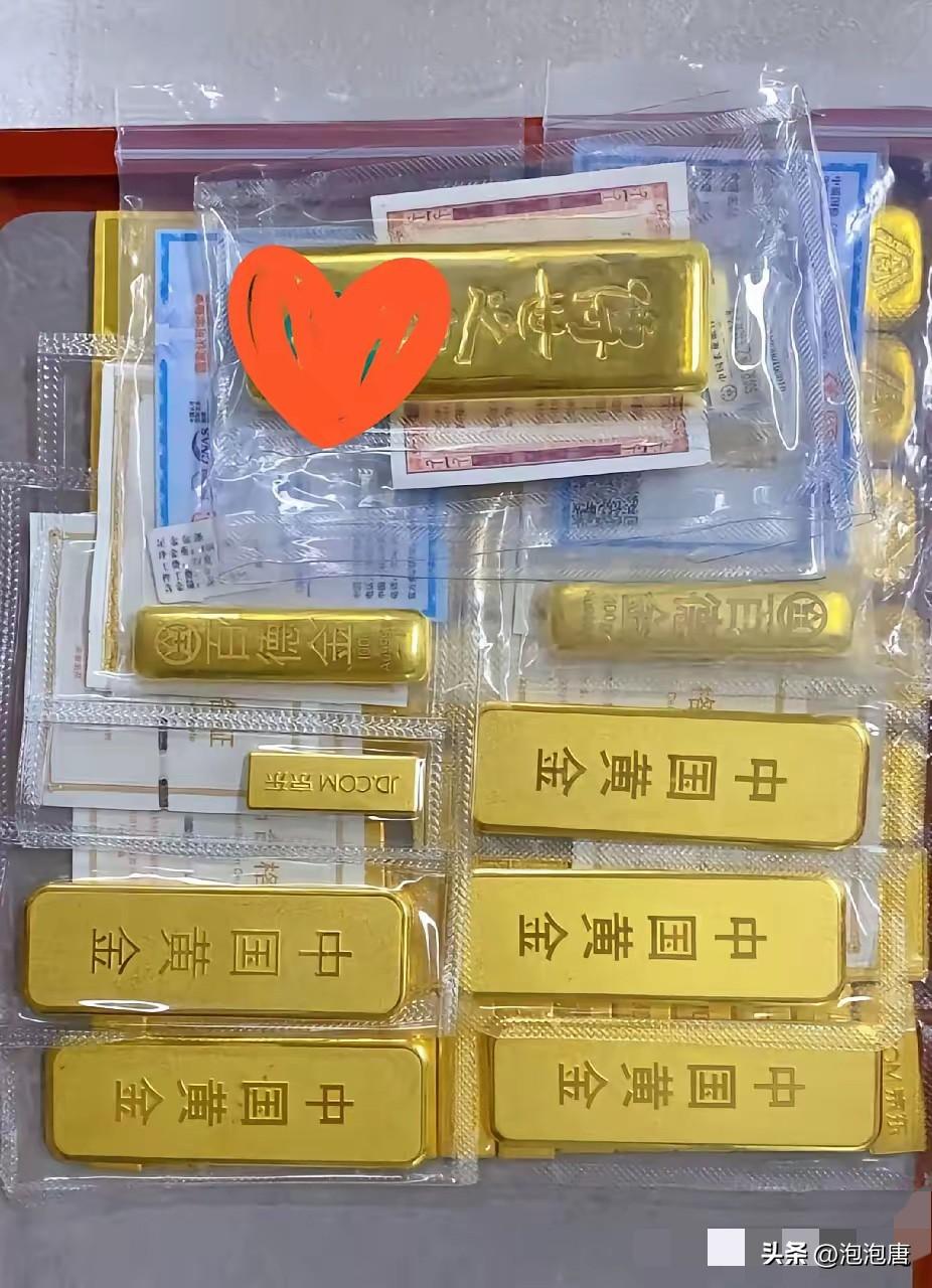 昨天买黄金的人，
现在估计要哭晕在厕所了！
昨天金价1015/克，以为稳住了，没