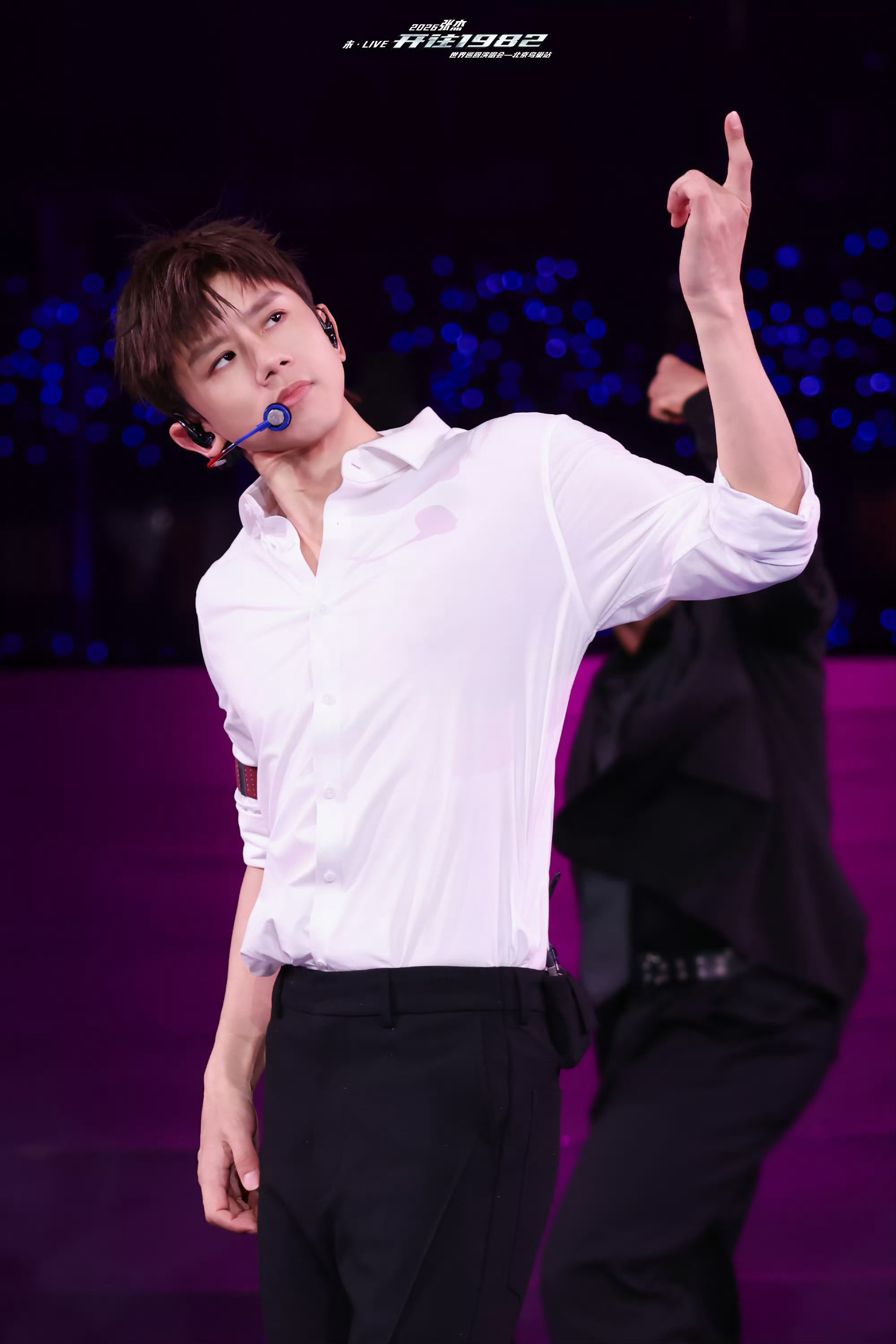 张杰连开9场演唱会有空还打高尔夫张杰连开9场演唱会还抽空打高尔夫！属实是“内娱劳