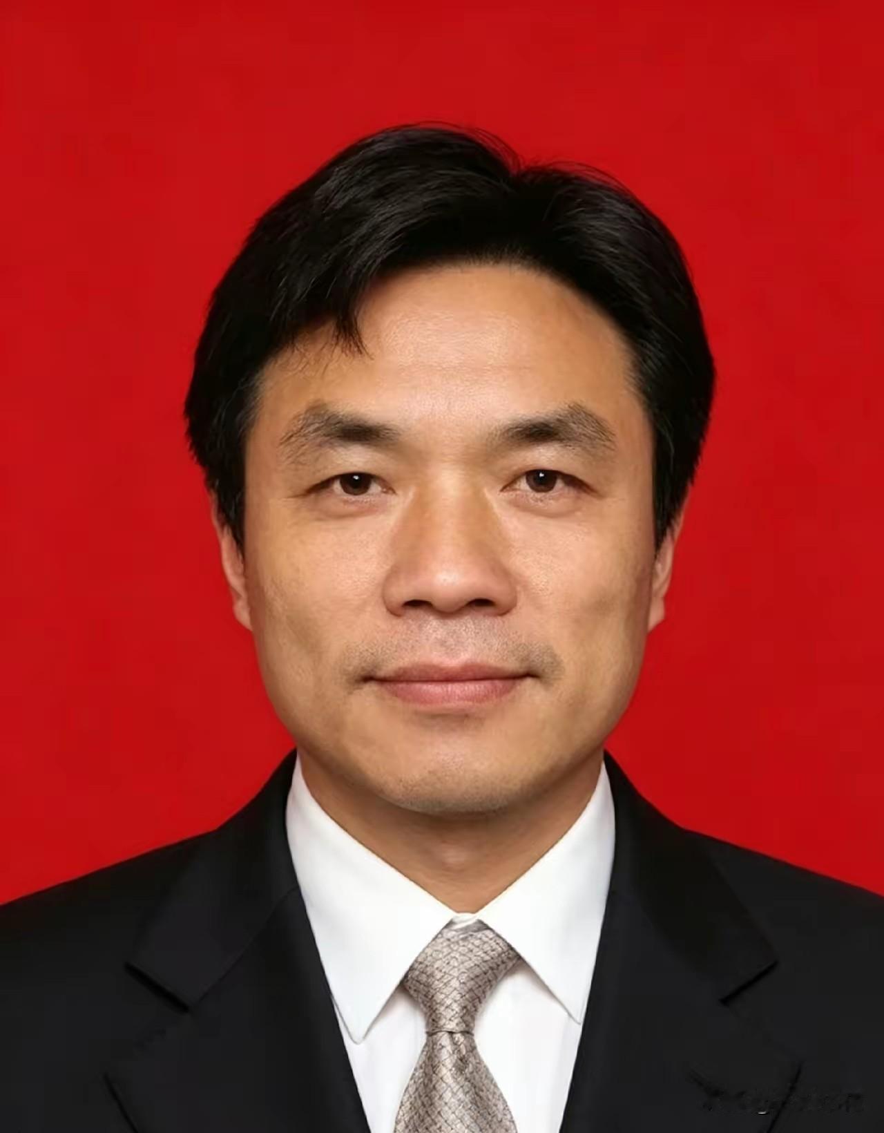 丁成闯，1978年2月出生，江苏宿迁宿豫中学的一名普通教师。2023年6月15日