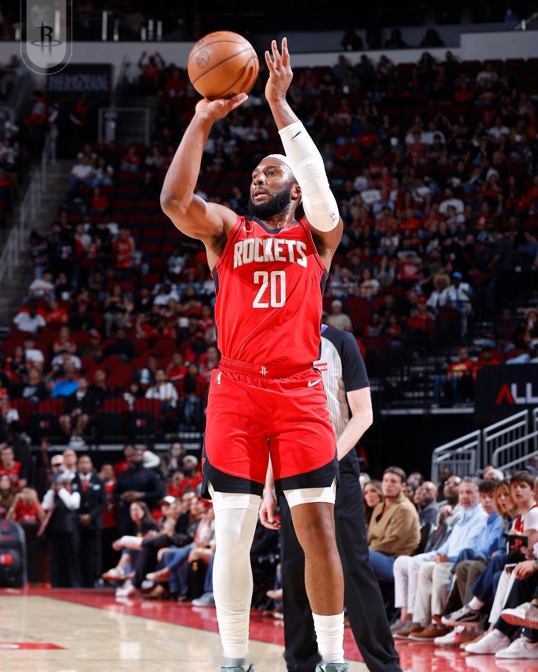 在前四场比赛中，奥科吉场均9.5分，投篮命中率为 64.7%，三分球命中率为 6