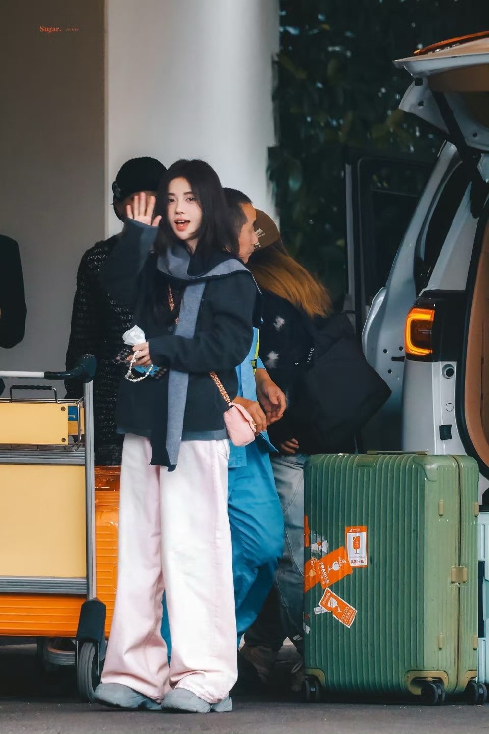 鞠婧祎[超话]  鞠婧祎露芜衣  jjy 