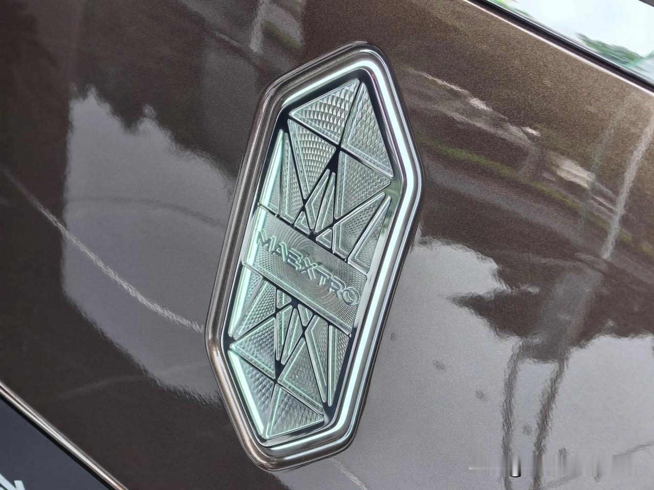 他来了他来了！首台尊界V800正式登陆广西！
下午又要出差，早上先过来看看广西首