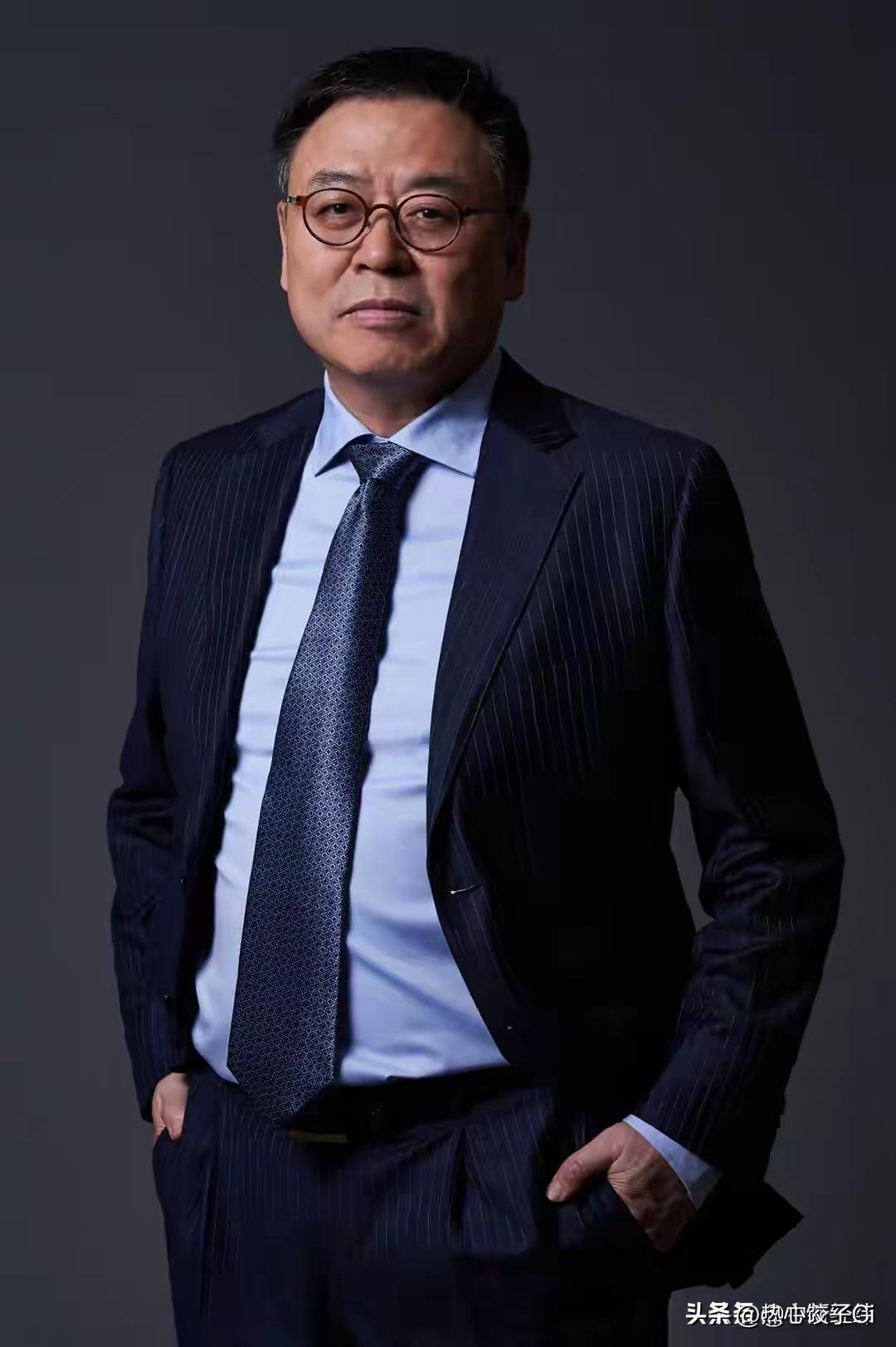 阎焱说，李国庆原来是我北大的兄弟，我曾跟他讲这夫妻俩做生意，别作一个公司。创业要