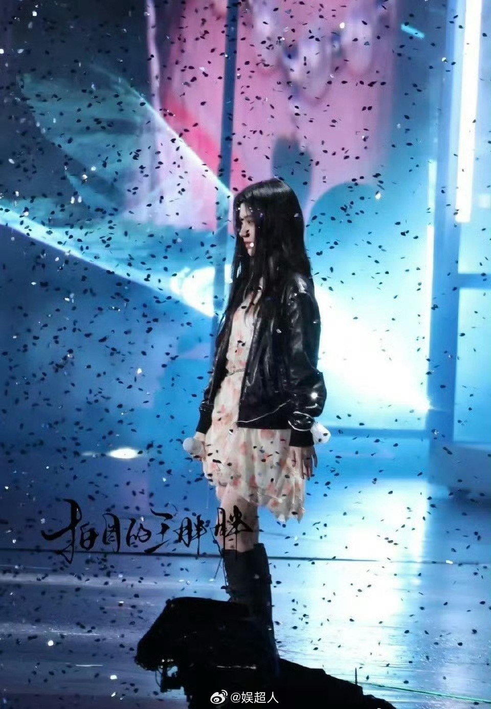 鞠婧祎皮衣碎花裙鞠婧祎巅峰之夜彩排图皮衣碎花裙小鞠你好美！坐等一个高清彩排图🤲