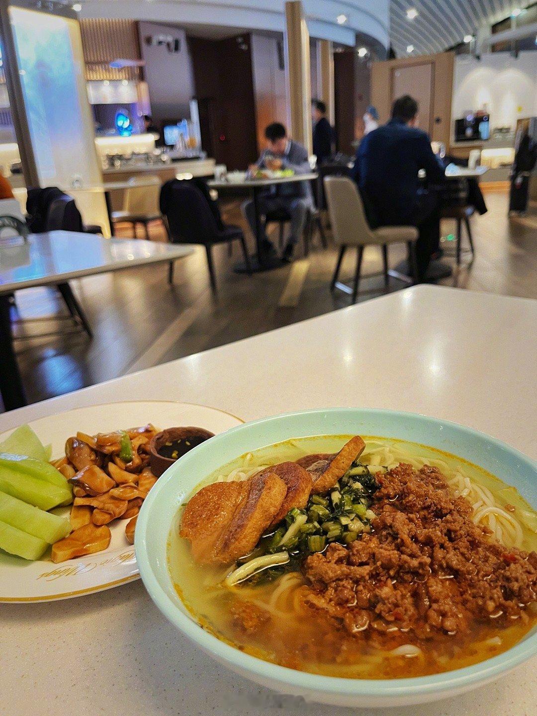 早鸭[太阳]东航那碗面🍜 ​​​