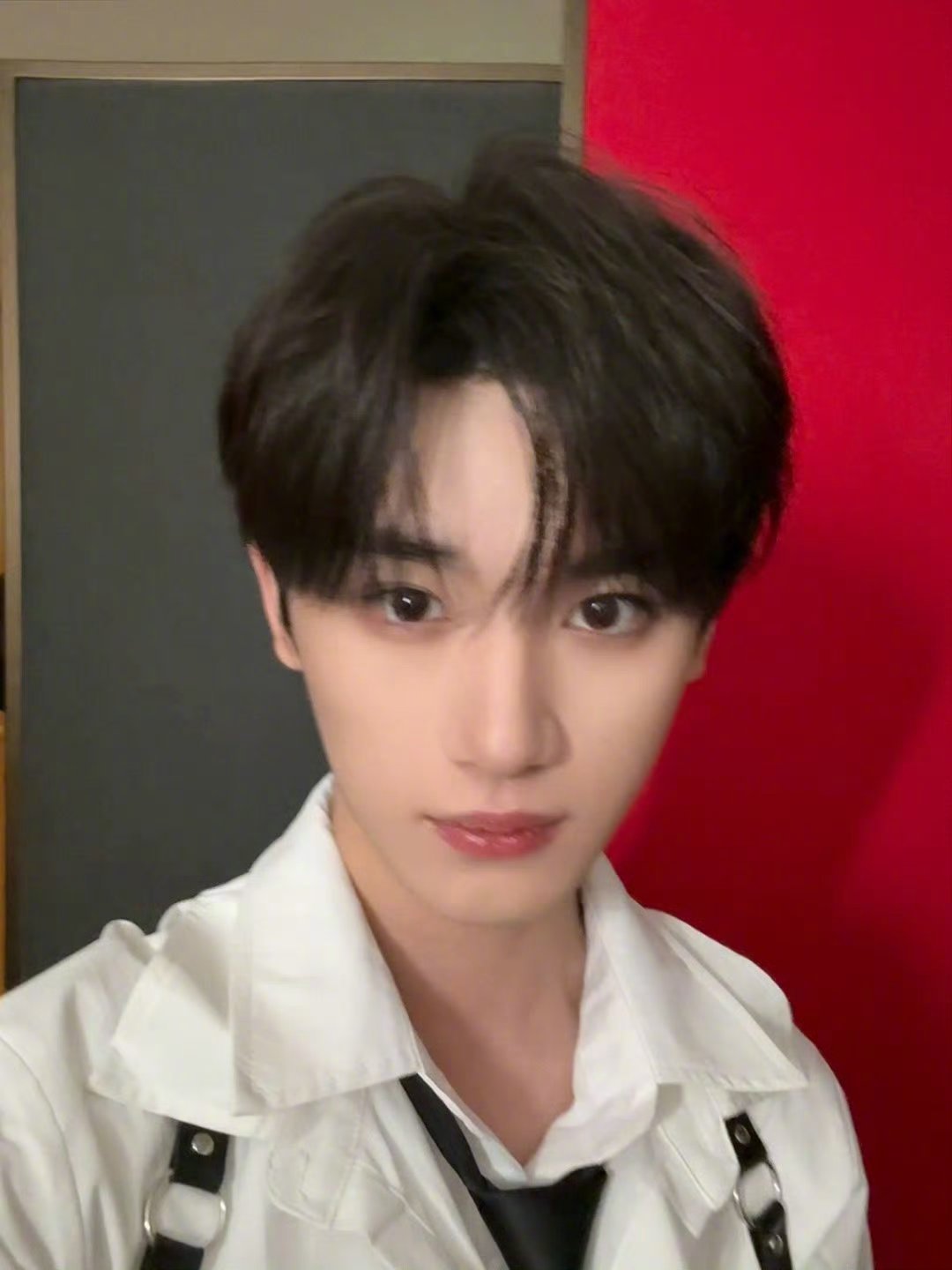 #丁程鑫下班自拍vs他拍#下班班班班班啦[打call][打call] 他拍自拍都