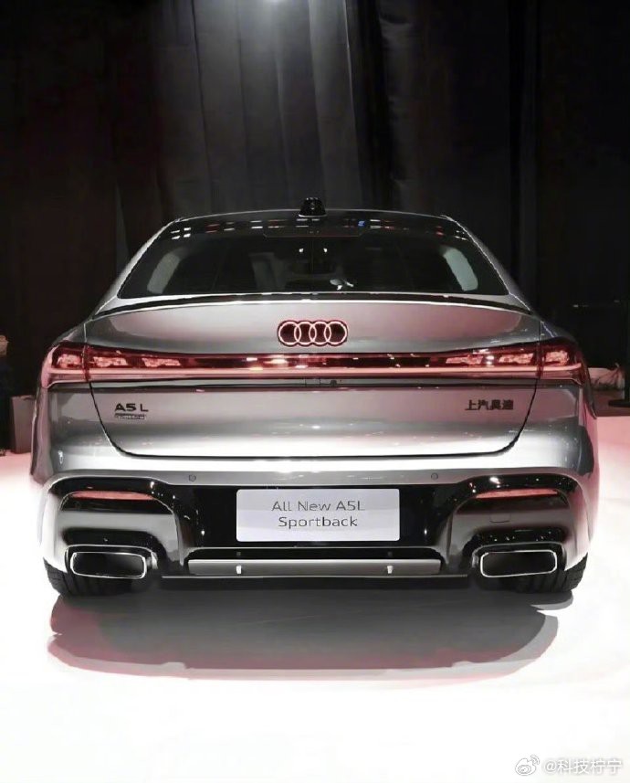 上汽奥迪A5L Sportback，轴距增2922mm，开启豪华舒适新纪元。超清