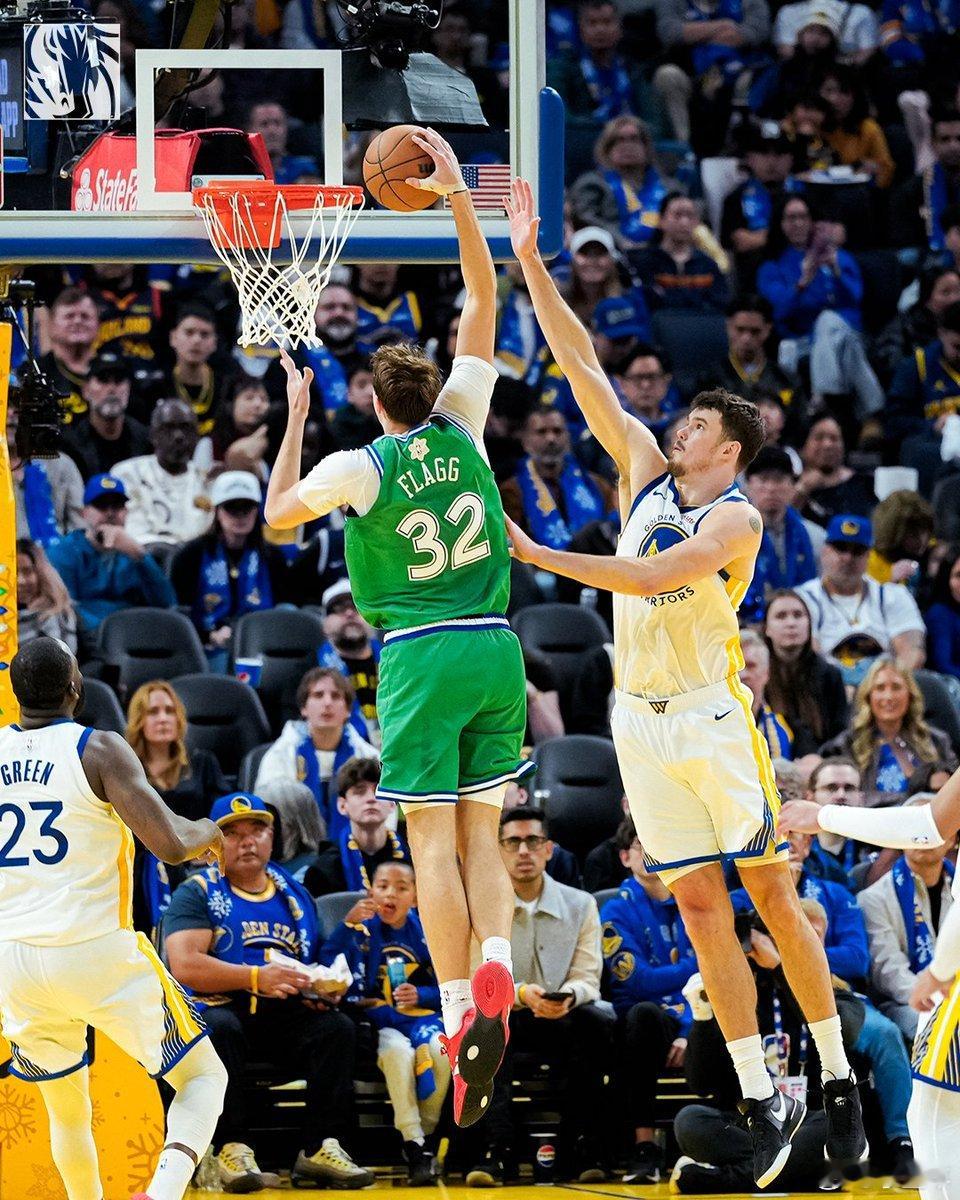 职业生涯的第一场圣诞大战，弗拉格遗憾空砍，但他的比赛基本盘是真的稳。浓眉伤退，这