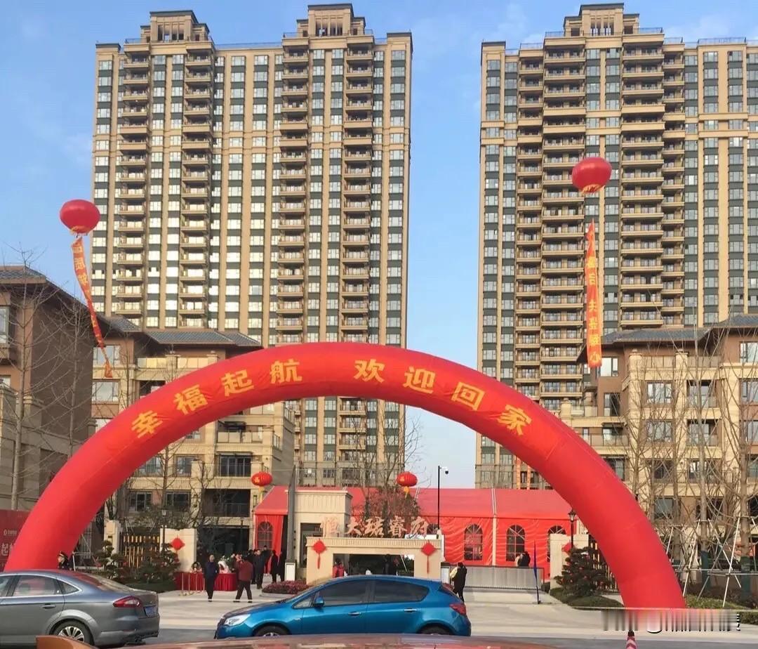 现在都还清楚的记得，当年在宜兴工作的朋友邀请我们来游玩，他们就住在东郊花园。那个