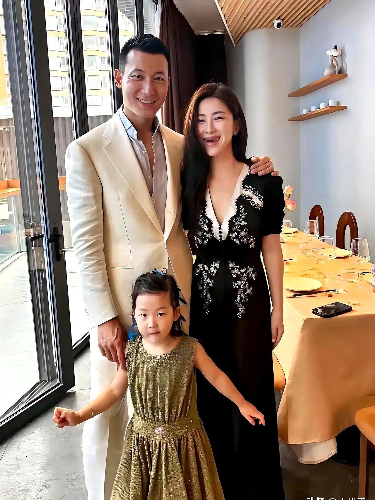 风向一夜调头，朱珠被骂上热搜
 
她刚晒完巴黎高商学院毕业证，评论区就翻出她17