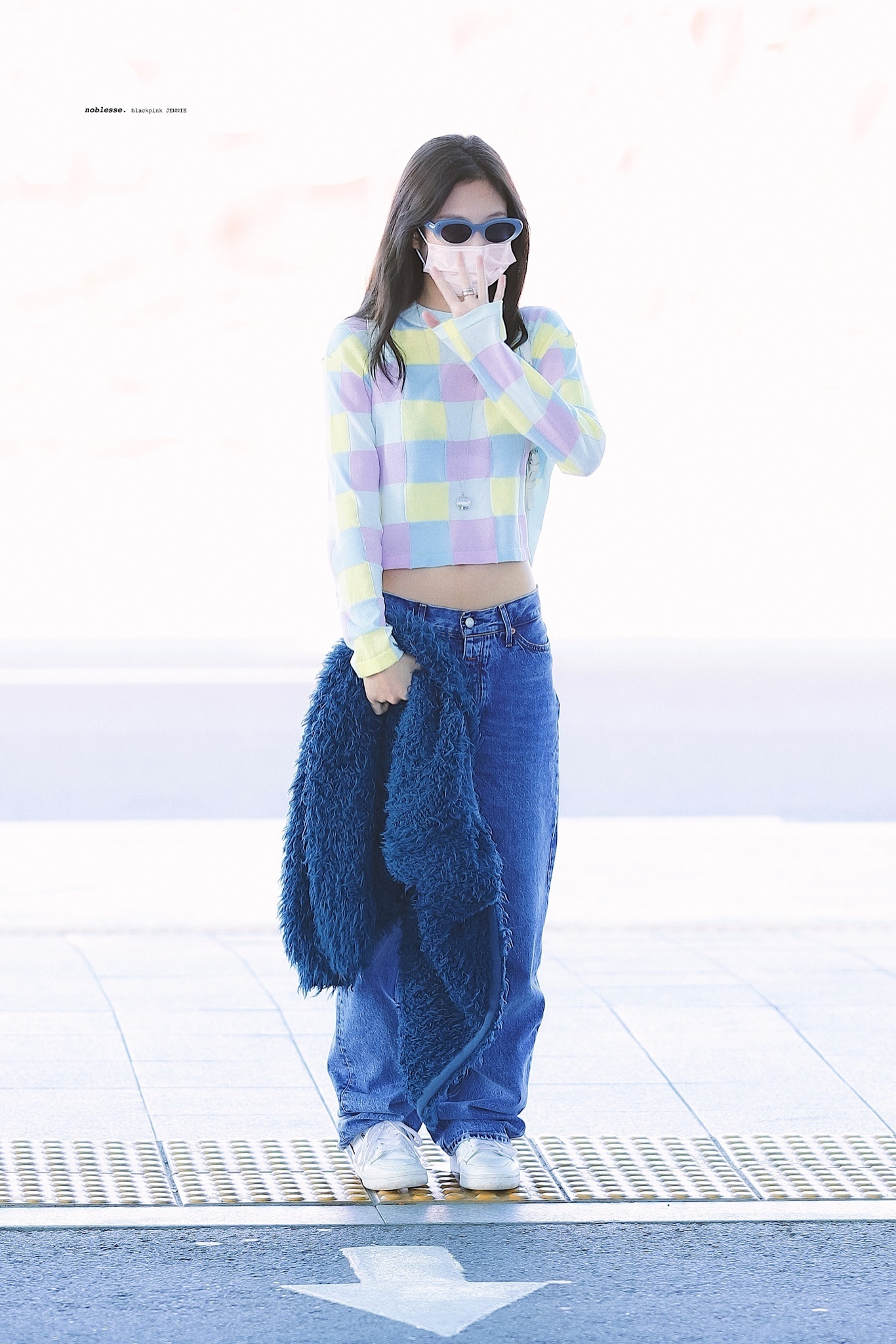 Jennie一顶帽子戴七年看到这个话题突然想起来这件衣服上有米粒妮妮姐是会一件衣