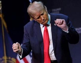 想想拜登和特朗普当总统还是不错的，拜登在任期内，挑动发生了俄乌冲突并演化为长达四