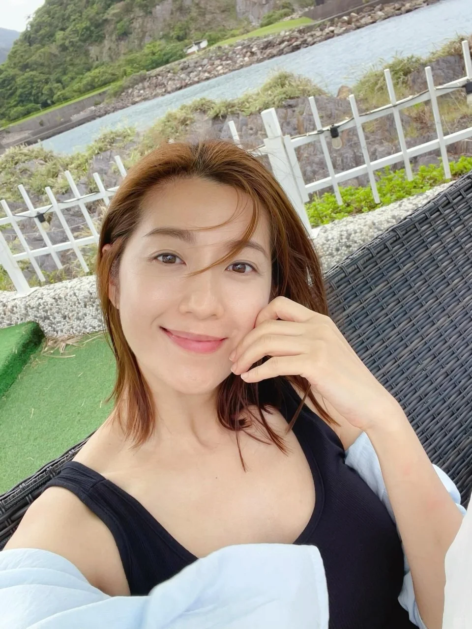 陈自瑶结婚13周年没和王浩信同框庆祝，自拍春风满面 	 43岁的陈自瑶...