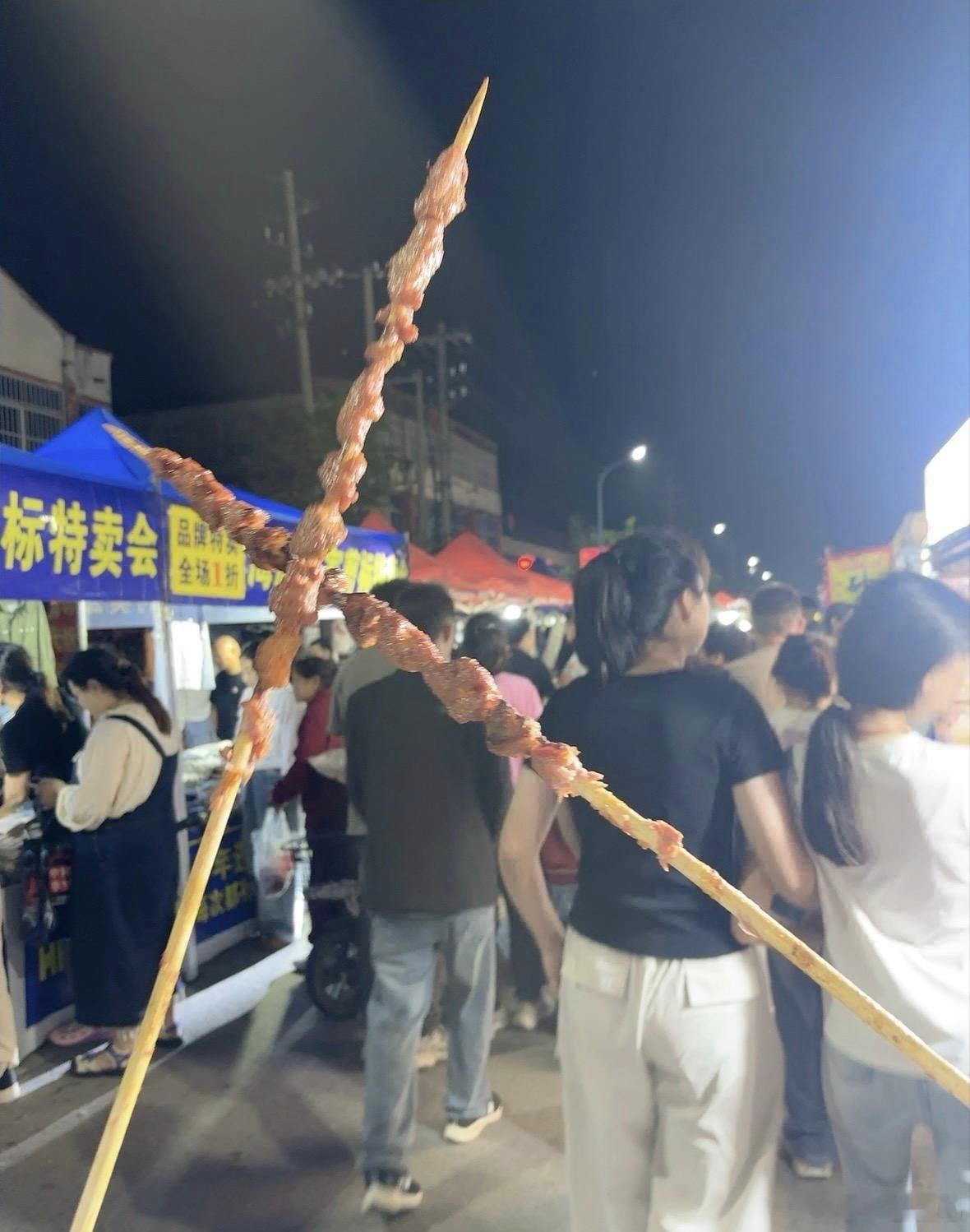 被好朋友背刺是人生的第一课。以前真心待人的时候，我会把友谊看得很重，后来一次又一