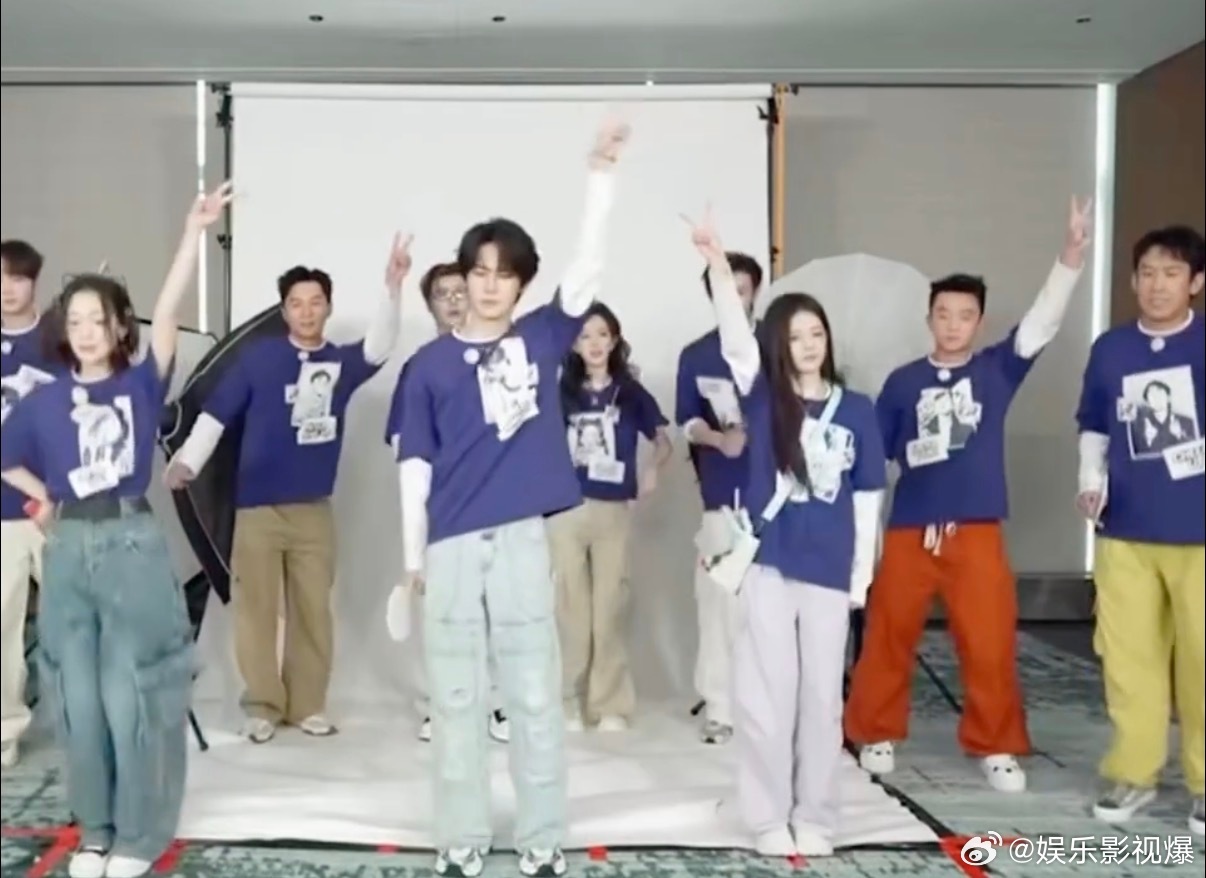 白鹿跳儿童舞像幼儿园班长 白鹿这儿童舞跳的，太有幼儿园班长那味儿了！动作活泼带着