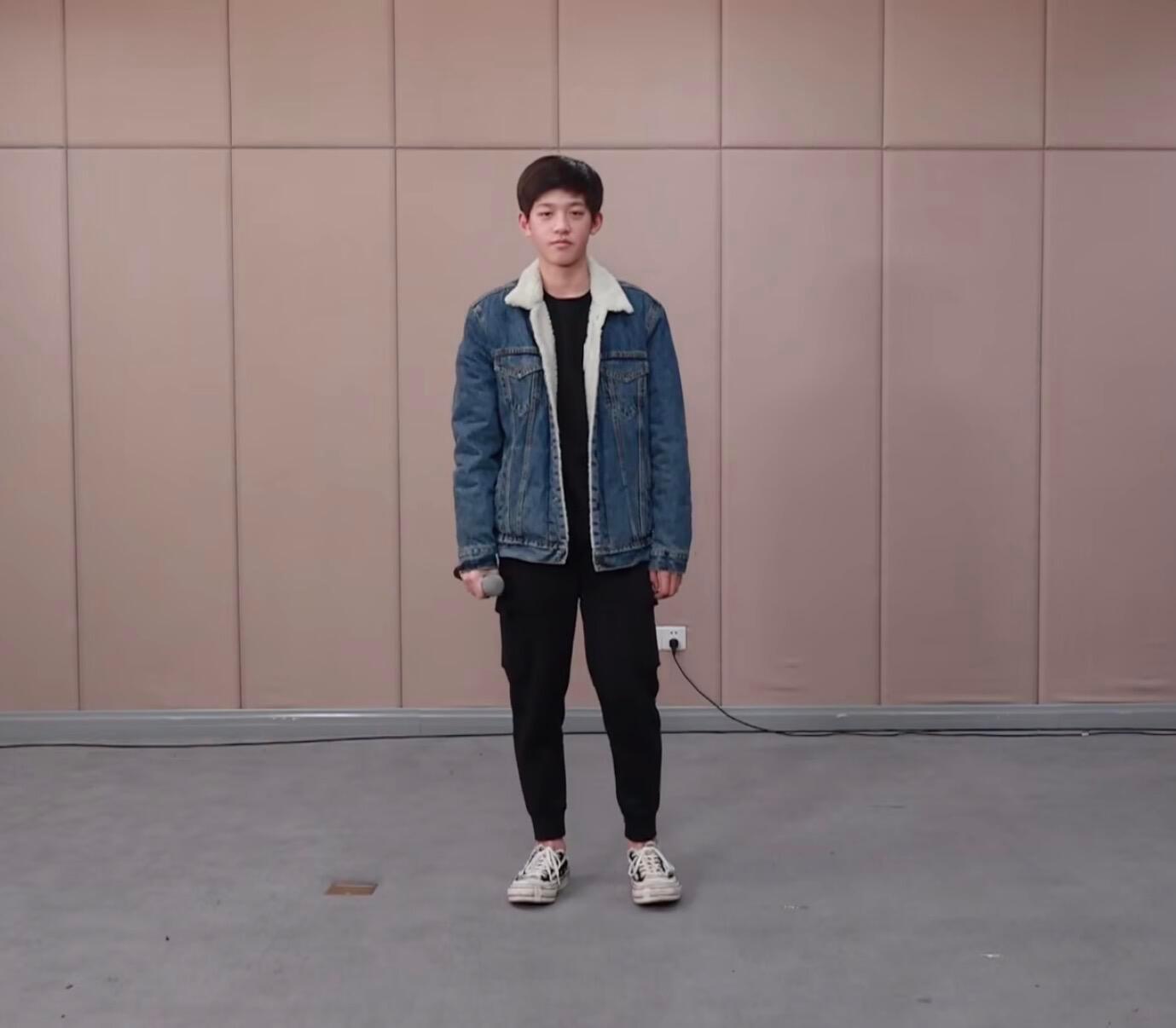 李飞 22年还有这雷霆穿搭对吗？ 