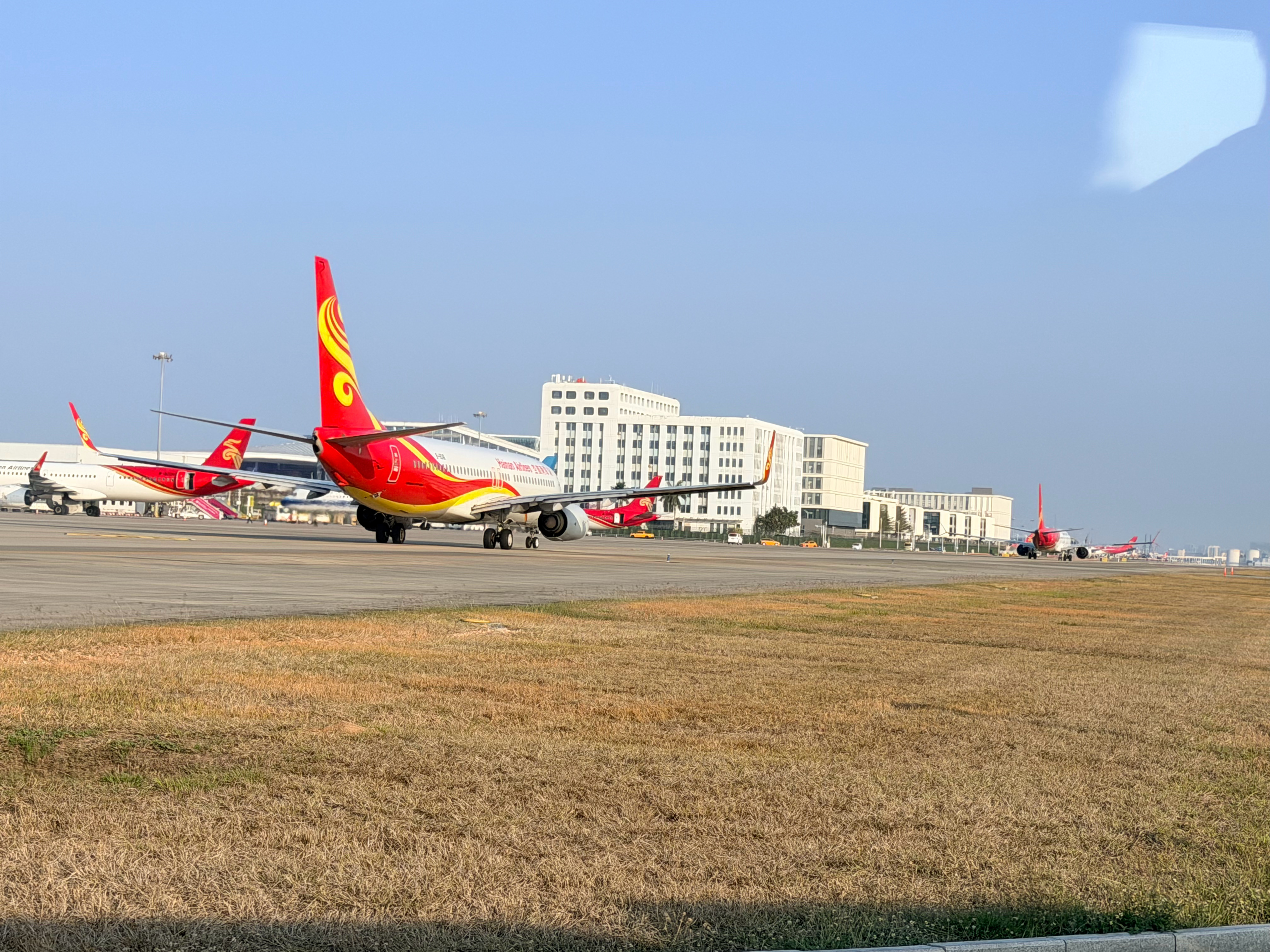 突发奇想？飞机有智能驾驶系统么？按照我们国家的发展，是不是有航道保持和定速巡航 