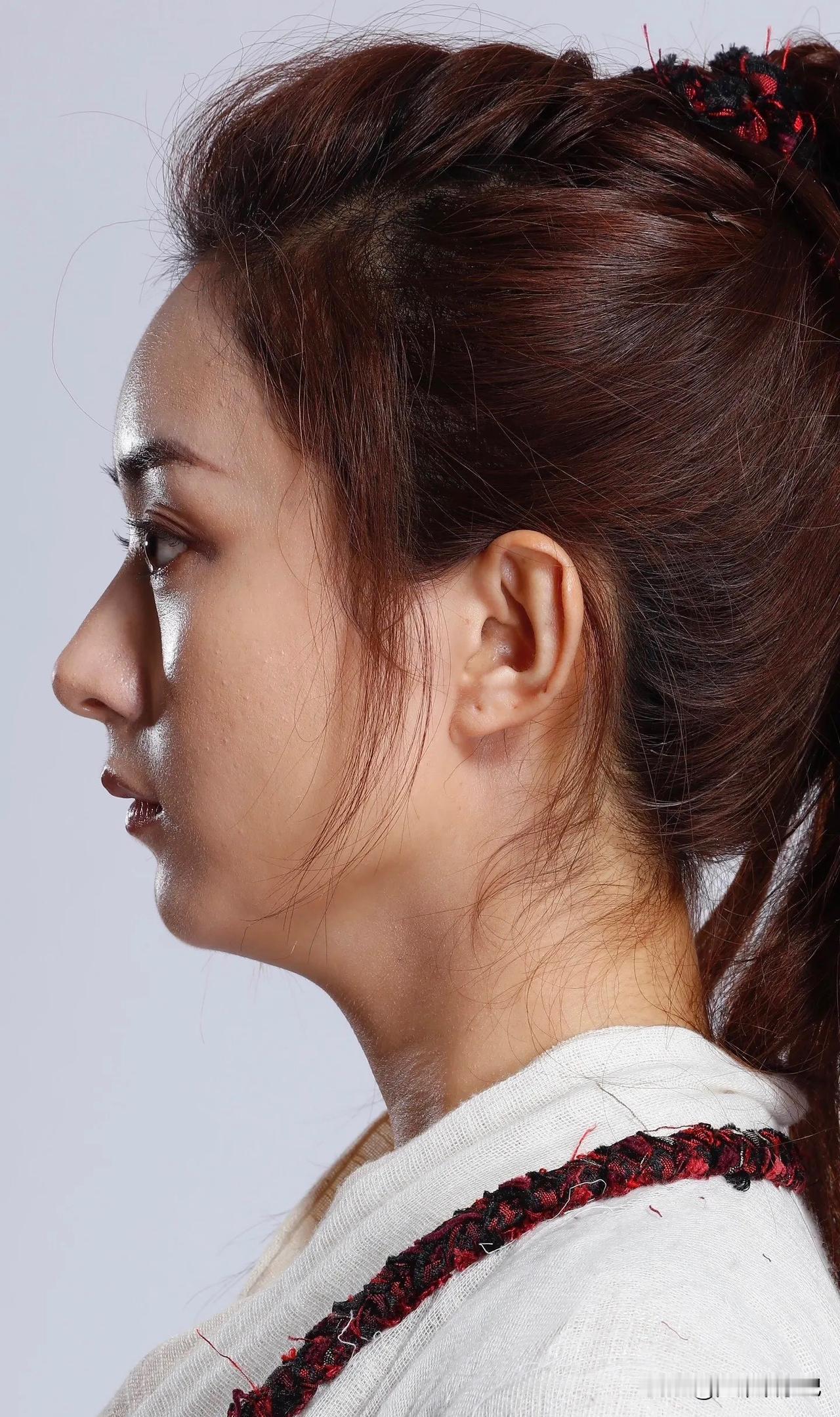 赵丽颖侧脸素颜照