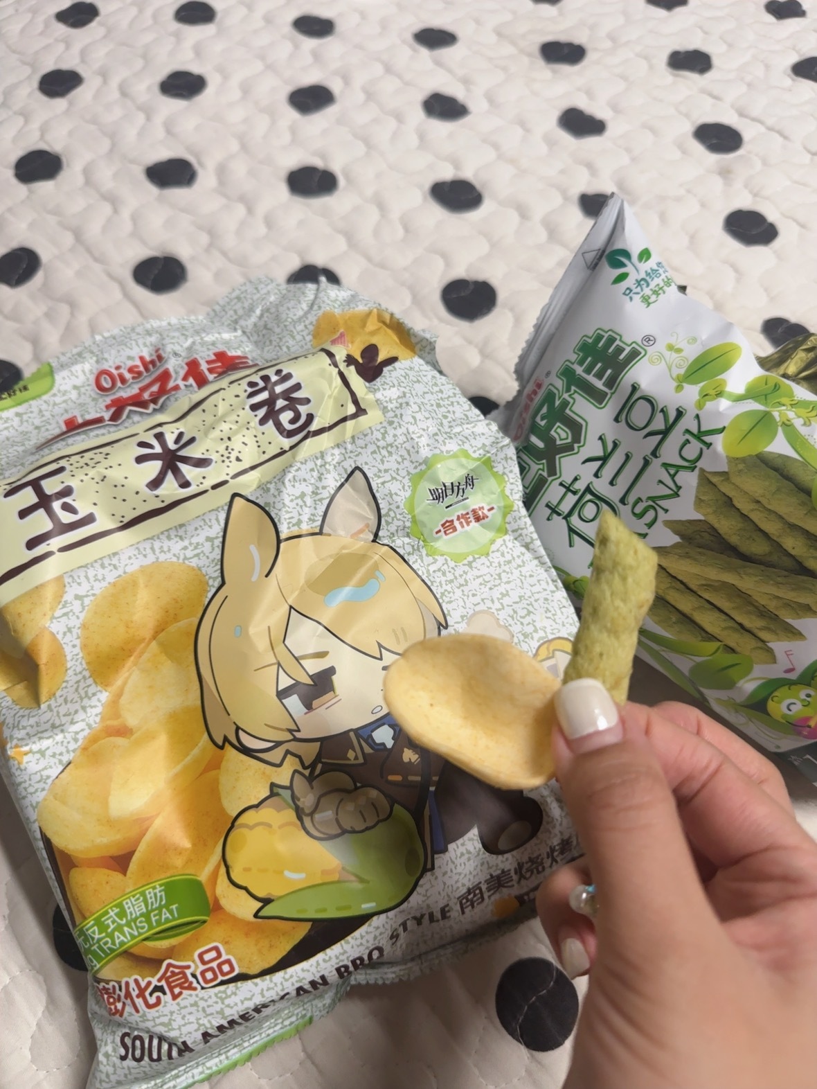 不知道这是不是你们的童年除了上好佳的鲜虾片、洋葱圈、鱼果、栗米条这几款热门的零食