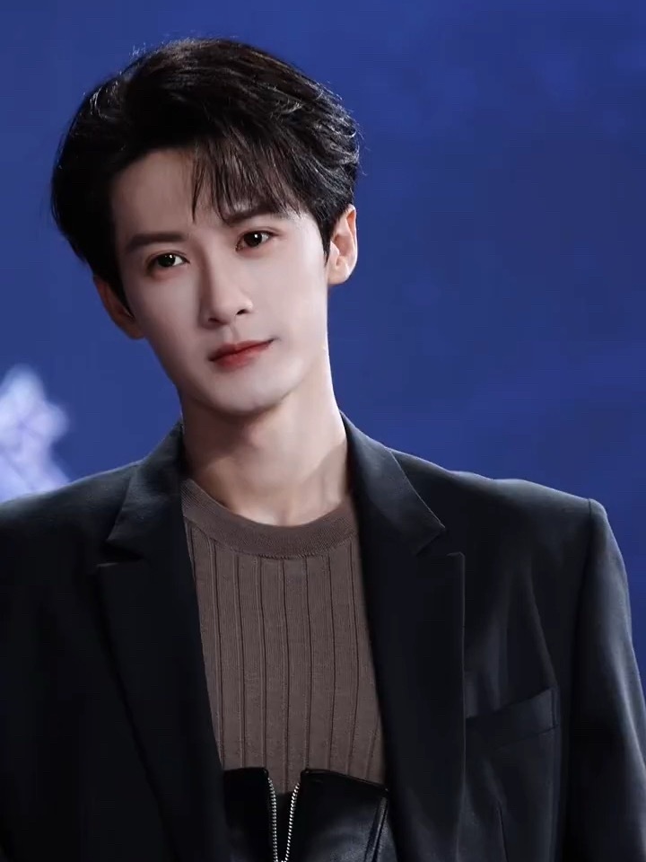 好大好亮的眼睛