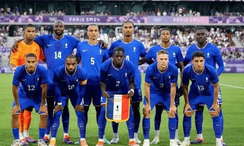 随法国国奥获得巴黎奥运男足银牌的球员都来自哪些俱乐部？

法甲——
1、雷恩：德