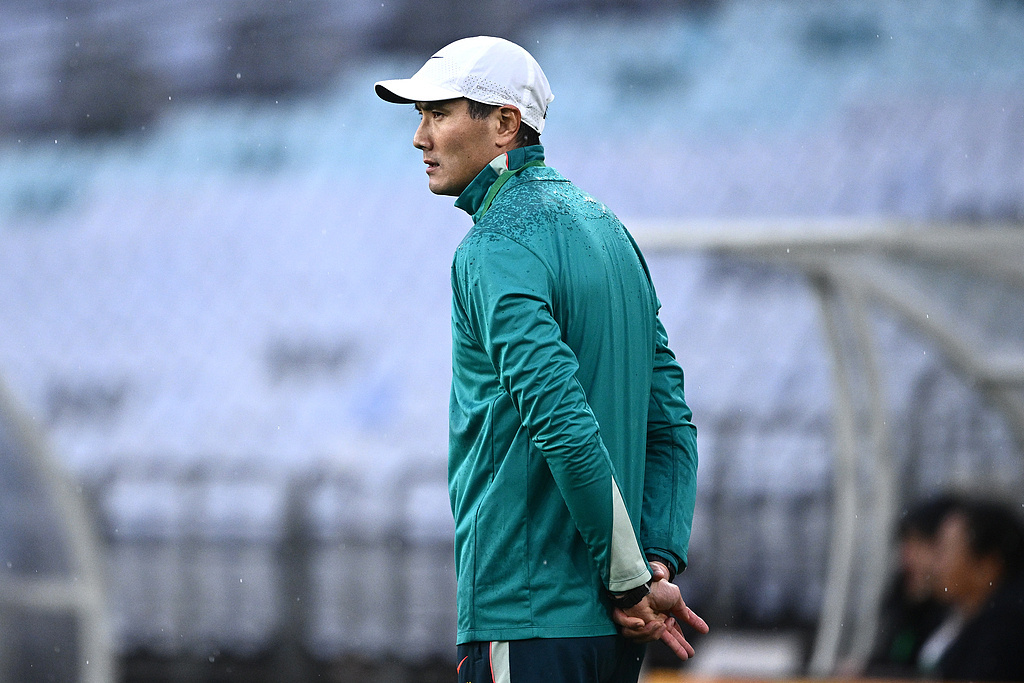 一哥ball:· 全场高强度逼抢，全员态度满分· 强调整体足球，球权转换后就地纵