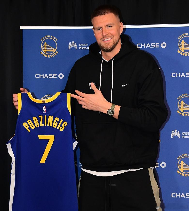 NBA常规赛，勇士110-121不敌凯尔特人。赛后采访，完成勇士首秀的波尔津吉斯