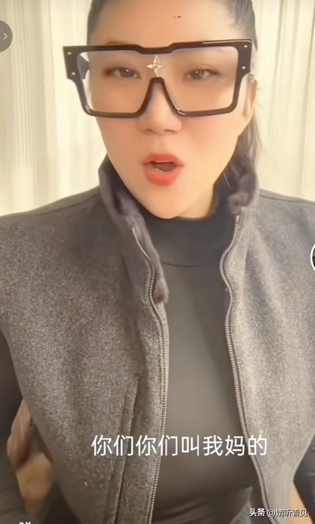 发现了吗？
谢贤前女友coco并非表面那般温柔善良！
她在直播间说着温柔的话语，