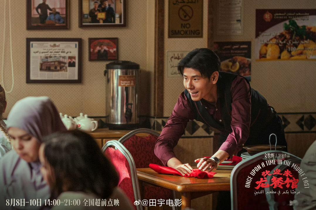 文牧野说龙餐馆是战火飘零型战争片🪂不再主打阵地攻防与作战使命，影片刻画人物在战
