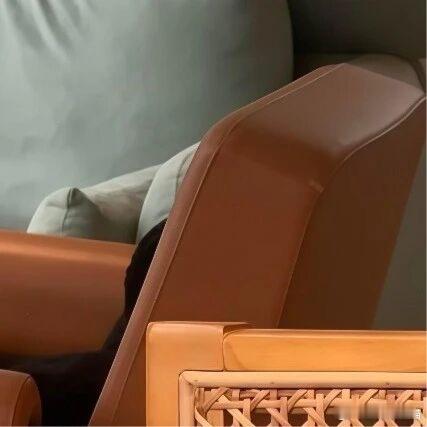 2100深夜沉淀，静修内心。放下一天的疲惫与烦恼，复盘成长清空焦虑。悄悄努力默默