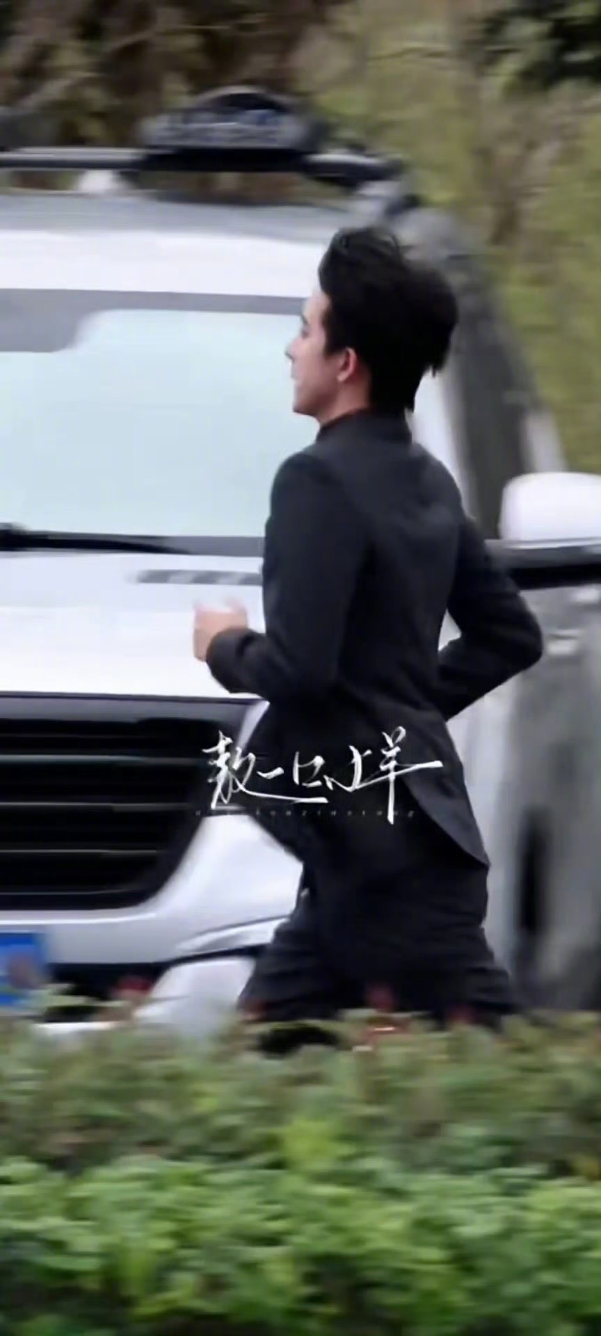 敖瑞鹏演我下班敖瑞鹏飞奔下班这下班状态，简直是我本人！一到下班点，脚步都带风，主