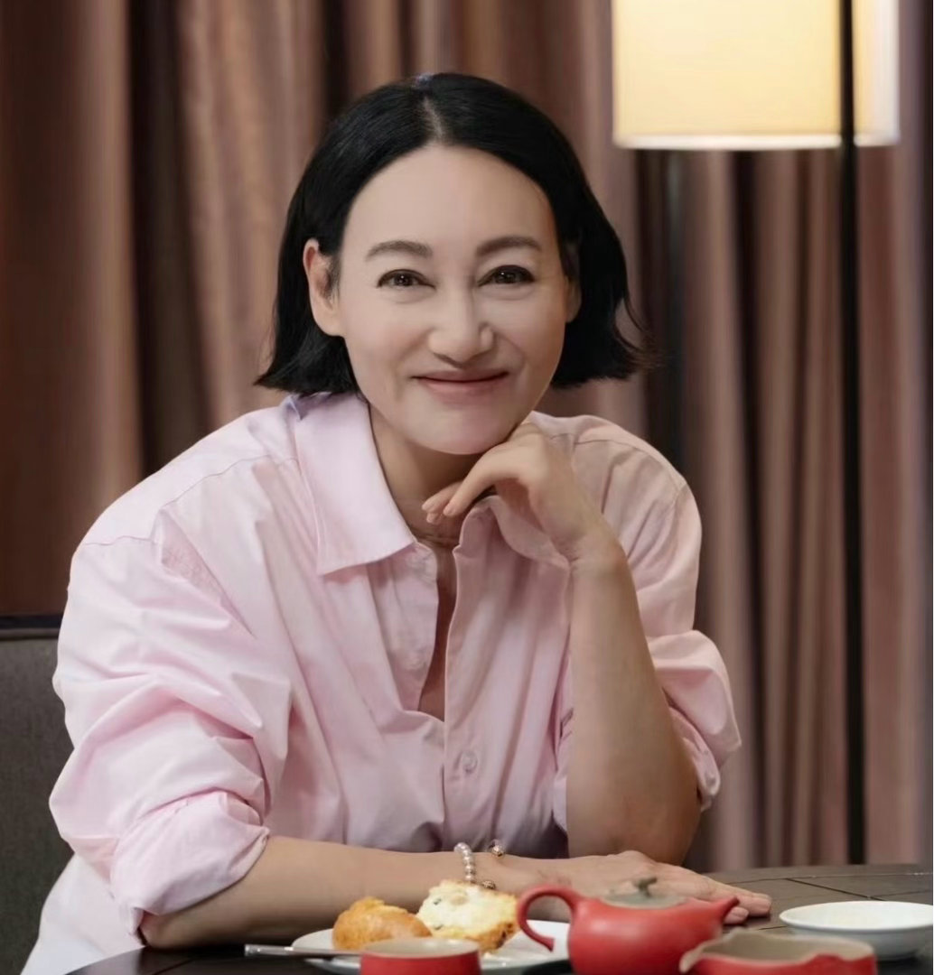 惠英红想教倪妮考驾照惠英红自称车神要教倪妮学车怎么还把英红姐喊来了，英红姐一定是