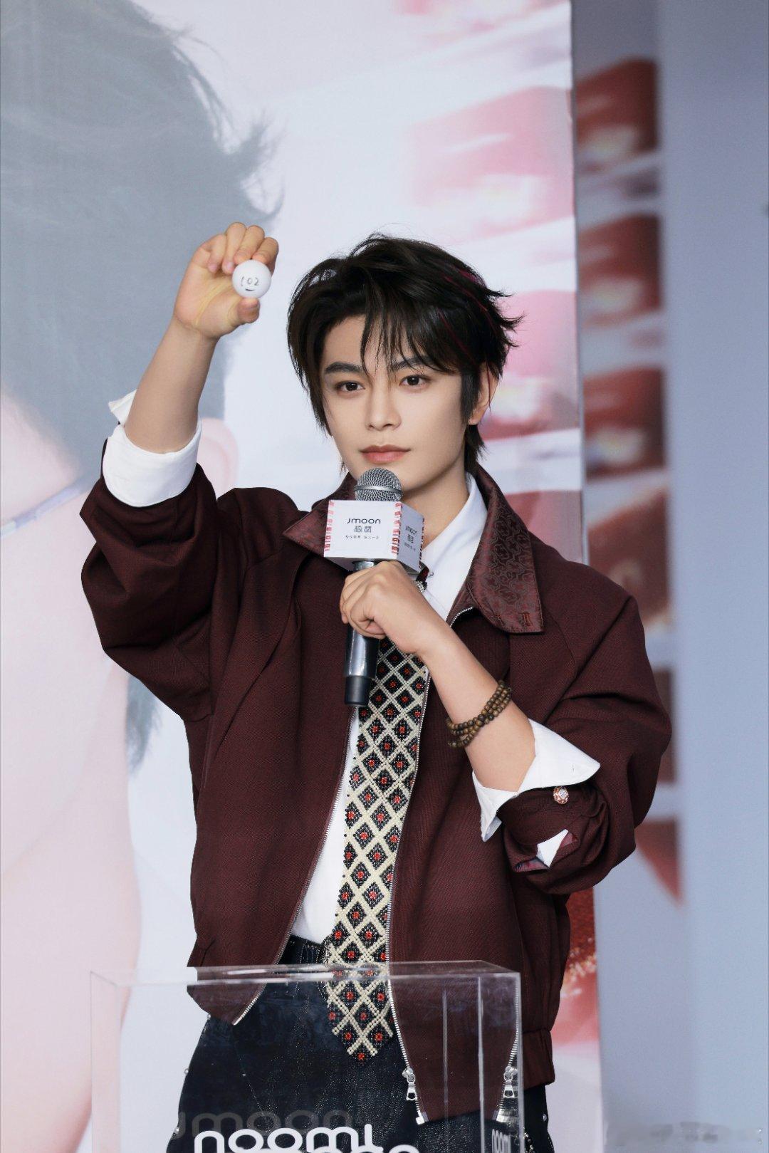 丁禹兮卫韫 dyx丁禹兮山河枕 你好我是警察你因为太可爱被逮捕了手伸出来给我抓住