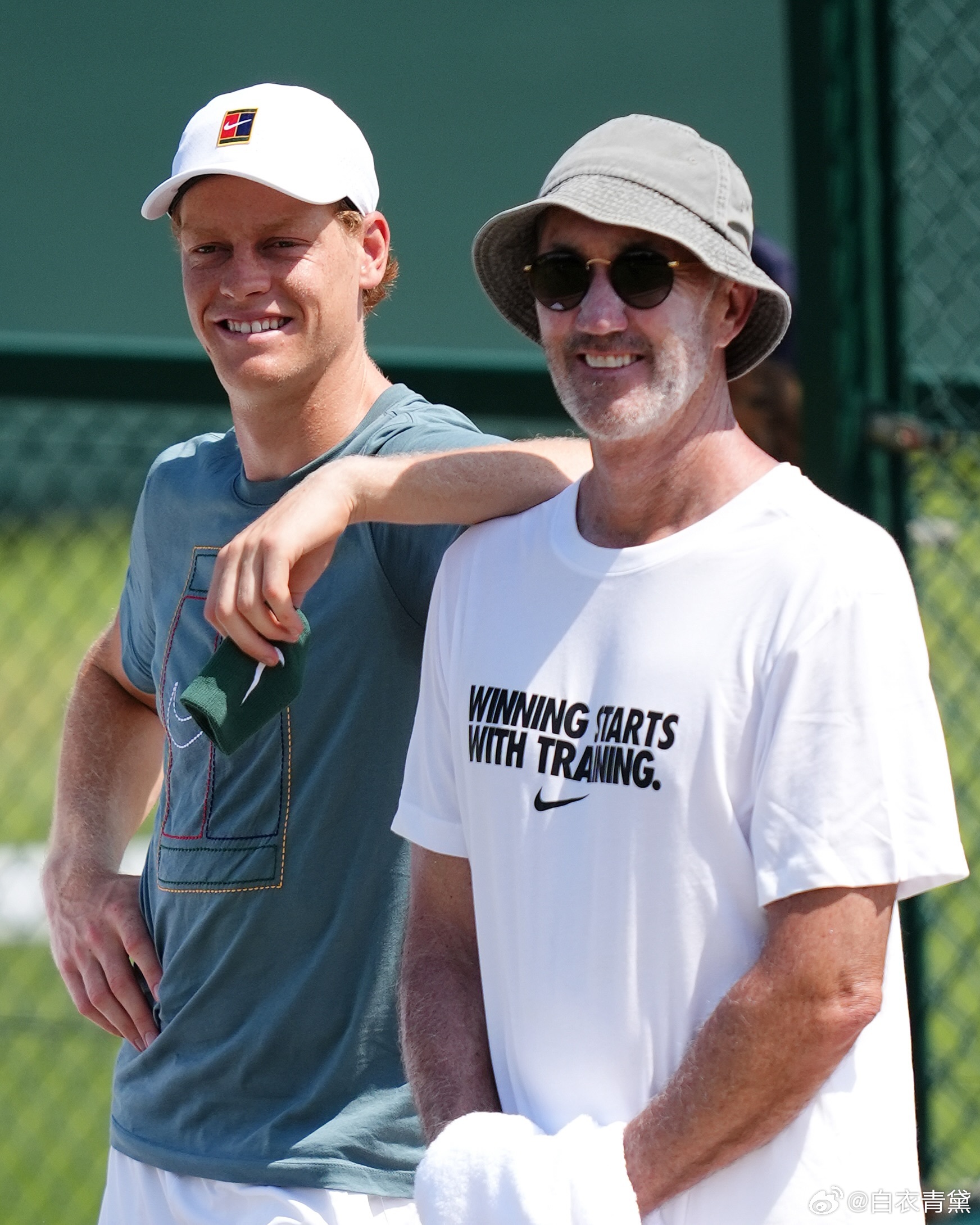 辛纳 社媒更新：wimbledon 👋🏻🌱温网2026