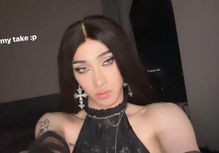 庾澄庆看到儿子这样的行为，心里肯定也不好受吧？这打扮得竟然比女的还妩媚！