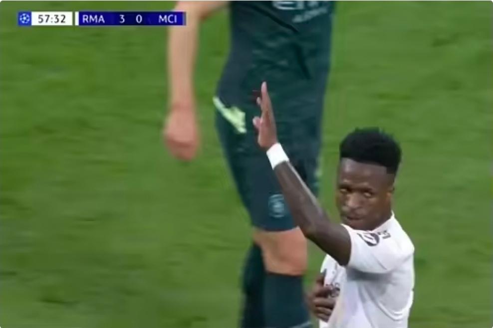 皇马3比0曼城西媒：维修斯罚丢点球后向球迷致歉，收获伯纳乌掌声与欢呼北京时间今天