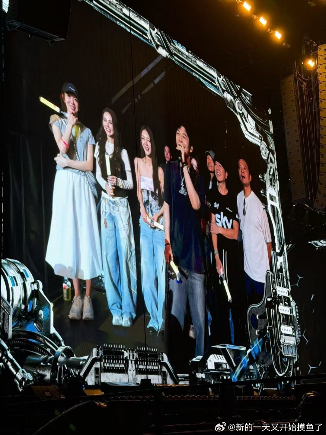 周杰伦北京演唱会中餐厅团建谁不急头白脸的羡慕中餐厅的团建呢 