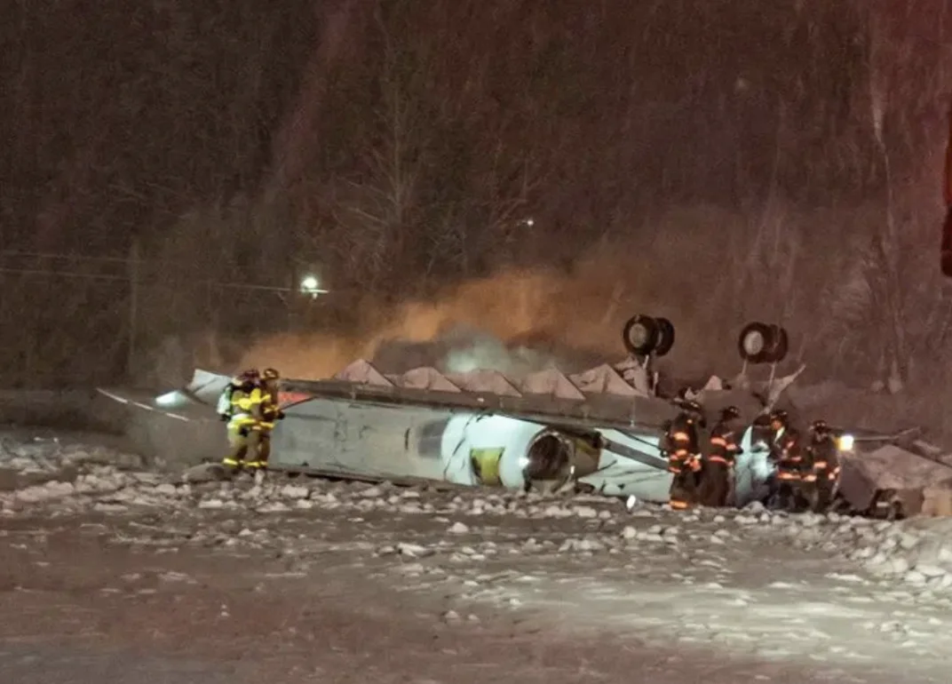 私人飞机在美国机场坠毁，机上6人全部遇难