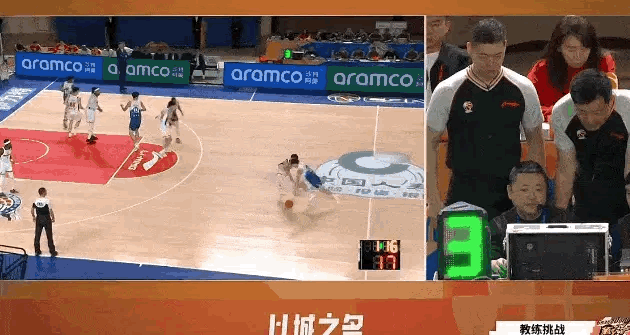 徐杰的面部被打到了…新疆男篮vs广东男篮广东宏远