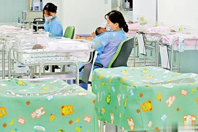 【#韩国幽灵婴儿已确认249人死亡#】韩国保健福祉部7月18日说，韩国全国无户籍