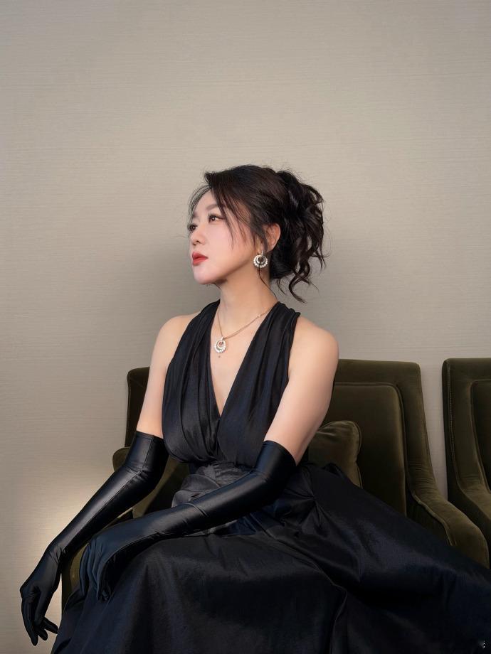 闫妮气质这一块闫妮气质slay全场 咱们的闫妮气质slay全场，简直就是看得我眼