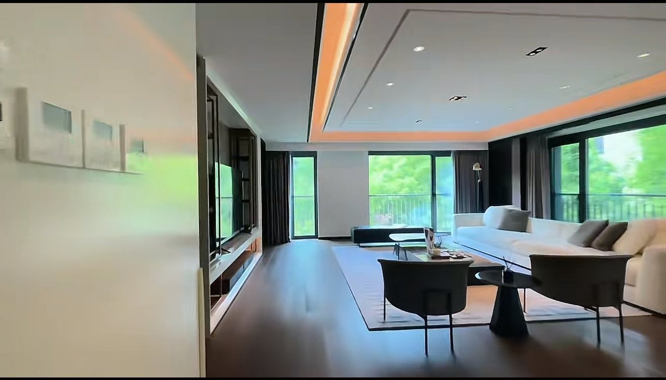 寂静的告别。   人生行至中途，有些昔日的友人渐次疏离，竟至于杳无音信。此中既无