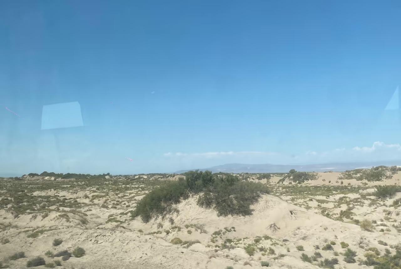 外伊犁的地貌，大量的荒地， 霍尔果斯  到阿拉木图三百多公里中间没有一个居民点