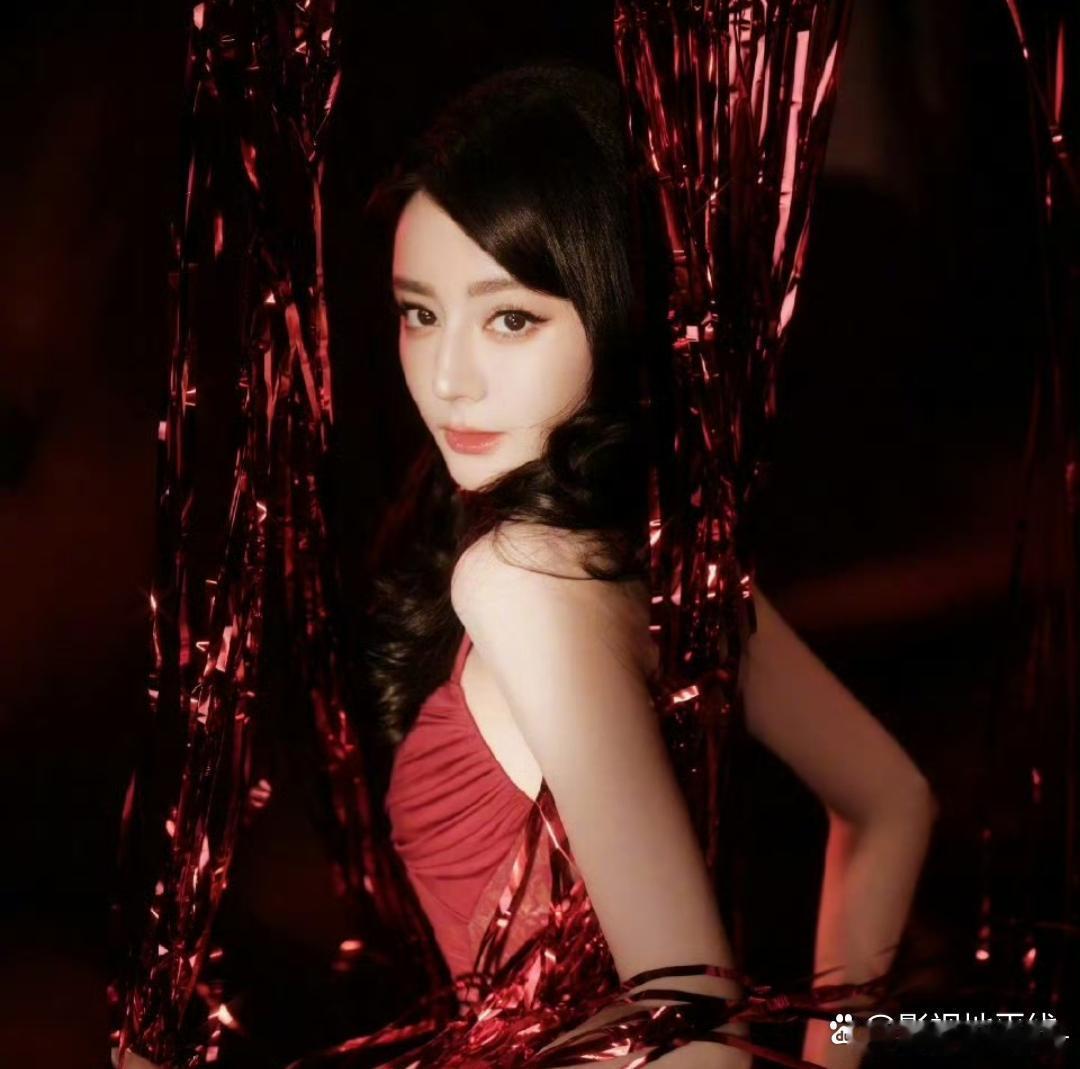 迪丽热巴已成立个人独资工作室天眼查任职信息显示，迪丽热巴·迪力木拉提名下关联多家